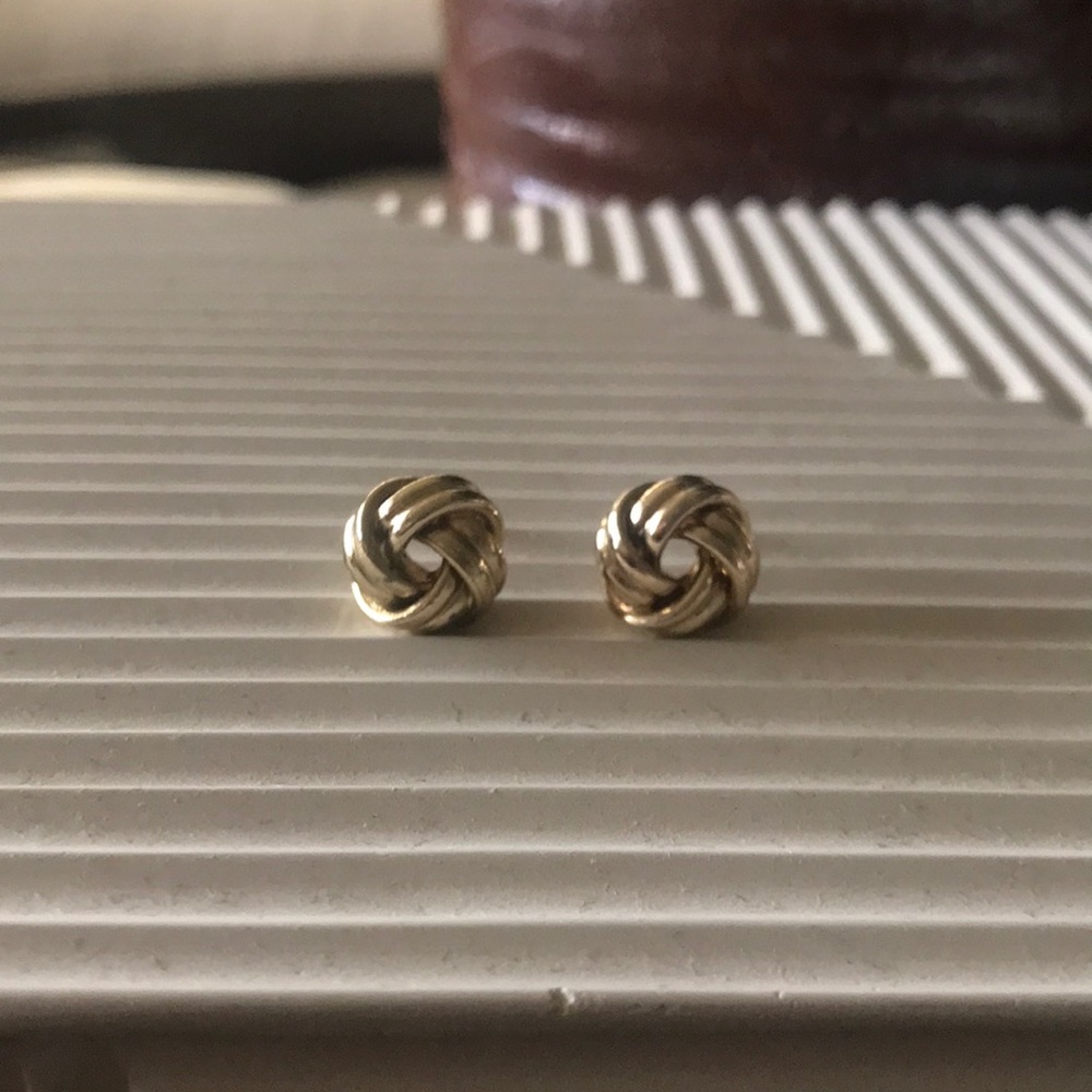 Gold knot earrings